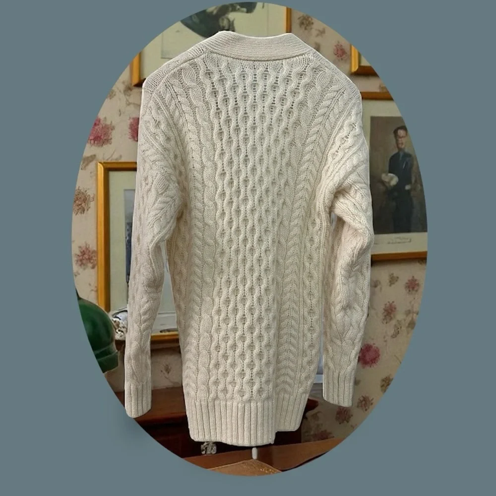 Brandy Melville Wool Chunky Sweater Cardigan. Cream/Ivory. Size: Medium - Picture 3 of 9